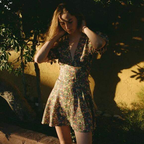 Doen Emilia Cotton V Neck Tie Short Puff Sleeve Mini Dress Green Valley Floral - Picture 4 of 16